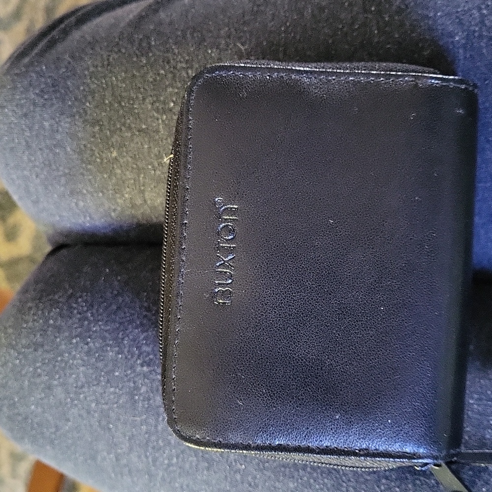 Buxton small leather wallet